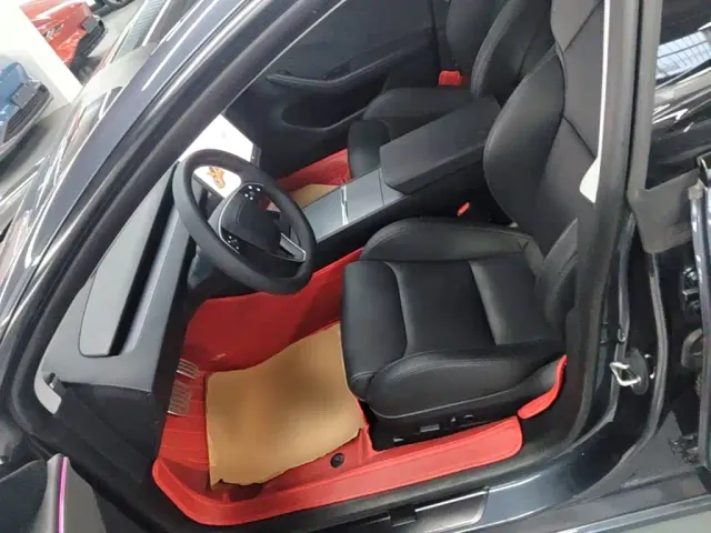 Tesla Model 3 — Фото автомобиля 14