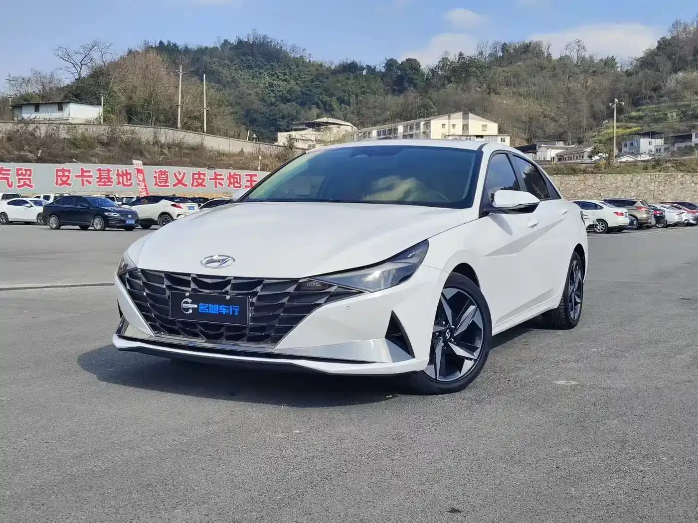 Hyundai Elantra 2021 1.5L CVT LUX Premium Edition — Фото автомобиля 3