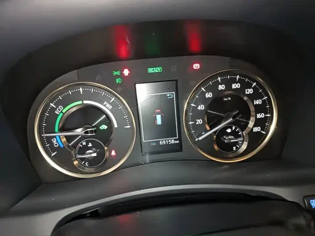 Toyota Alphard — Фото автомобиля 11