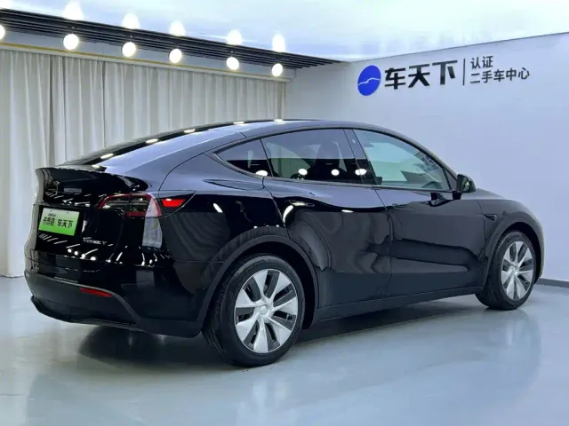 Tesla Model Y — Фото автомобиля 4