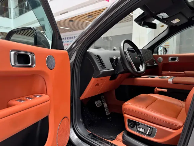 Li Auto L8 — Фото автомобиля 9