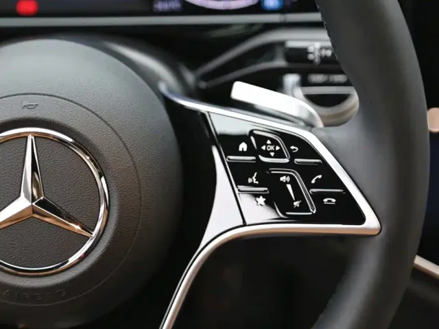 Mercedes-Benz E-Class — Фото автомобиля 18