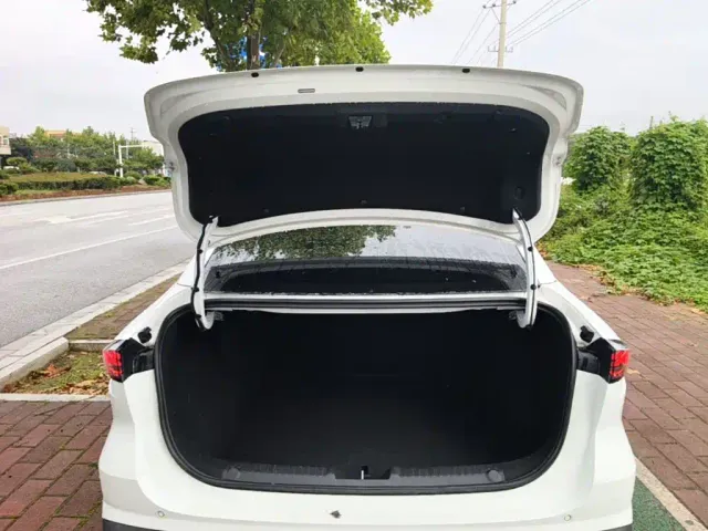 Geely Galaxy L6 — Фото автомобиля 18