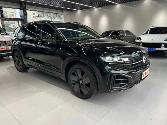 Volkswagen Touareg — Фото автомобиля 3