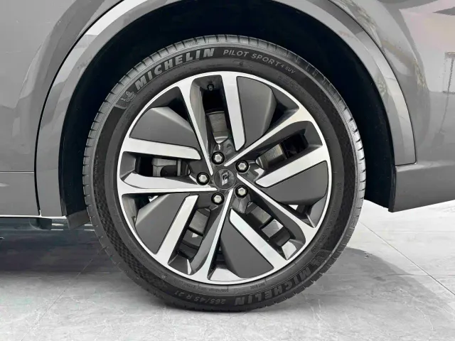 Li Auto L9 — Фото автомобиля 20