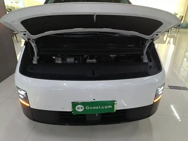 Li Auto MEGA — Фото автомобиля 19