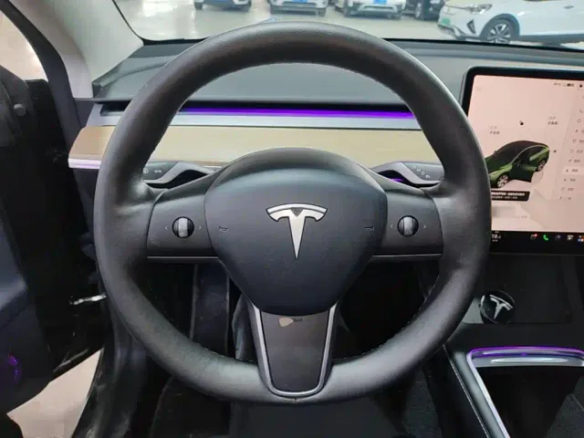 Tesla Model Y — Фото автомобиля 6