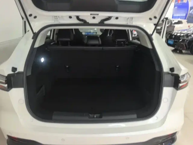 Roewe RX5 — Фото автомобиля 18