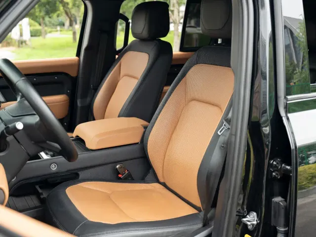 Land Rover Defender — Фото автомобиля 14