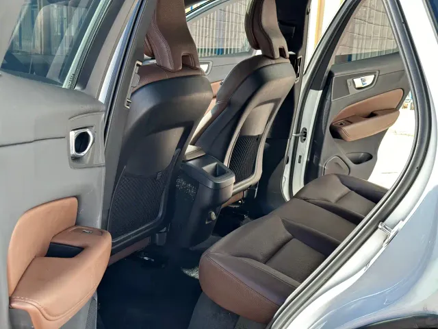 Volvo XC60 — Фото автомобиля 5
