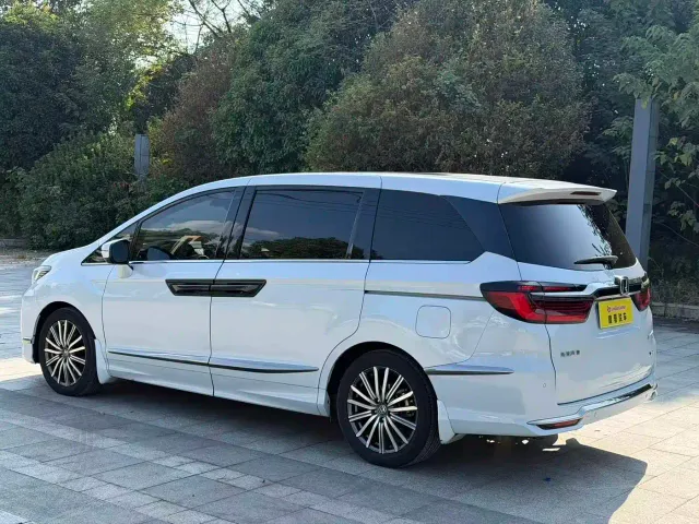 Honda Elysion — Фото автомобиля 4