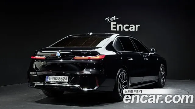 BMW 7-Series 7 серия (G70) 740i sDrive M Sport — Фото автомобиля 2