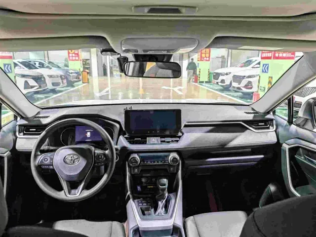 Toyota RAV4 — Фото автомобиля 7