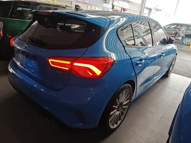 Ford Focus — Фото автомобиля 6