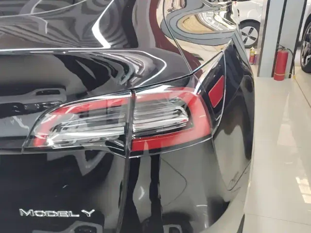 Tesla Model Y — Фото автомобиля 7