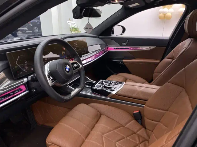 BMW 7 Series — Фото автомобиля 12