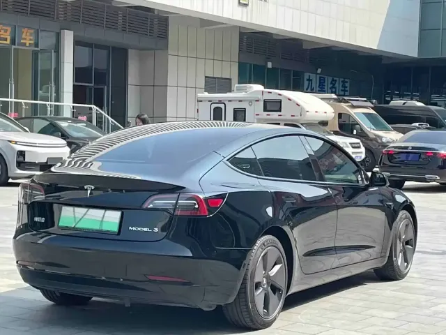 Tesla Model 3 — Фото автомобиля 6