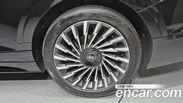 Hyundai Grandeur Grandeur (GN7) 2.5 Бензин 2WD — Фото автомобиля 5