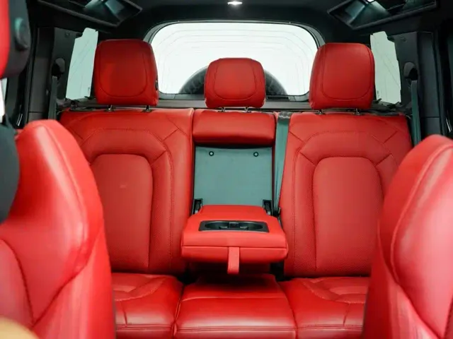 Land Rover Defender — Фото автомобиля 8