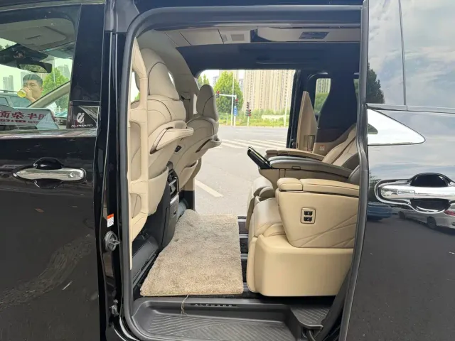 Toyota Alphard — Фото автомобиля 5