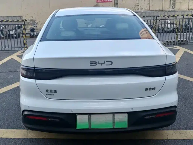 BYD Seal 05 DM-i — Фото автомобиля 5