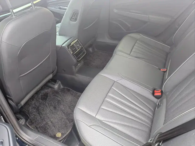 Volkswagen Passat — Фото автомобиля 6