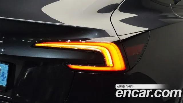 Tesla Model 3 — Фото автомобиля 22
