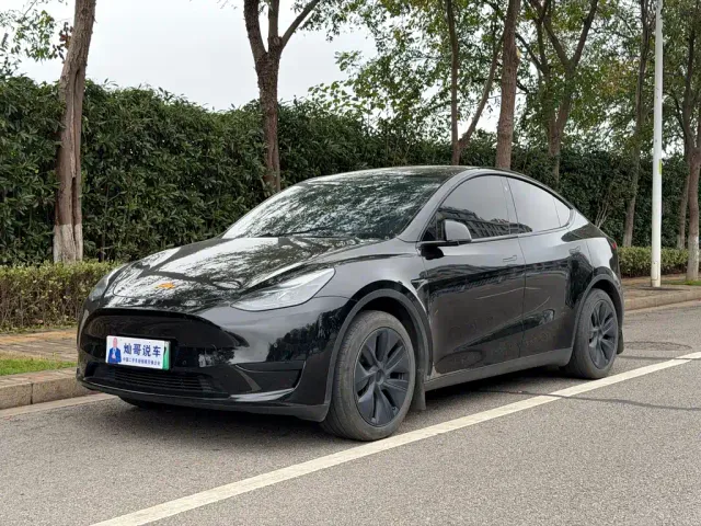 Фотография автомобиля — Tesla Model Y