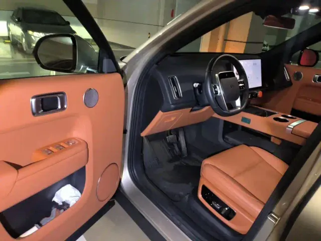 Li Auto L8 — Фото автомобиля 12