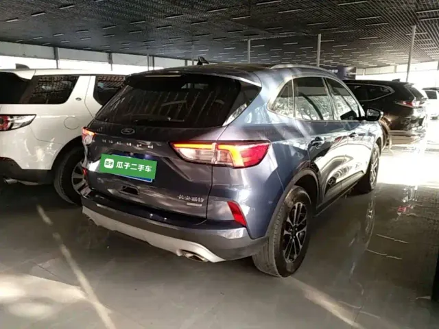 Ford Escape — Фото автомобиля 6