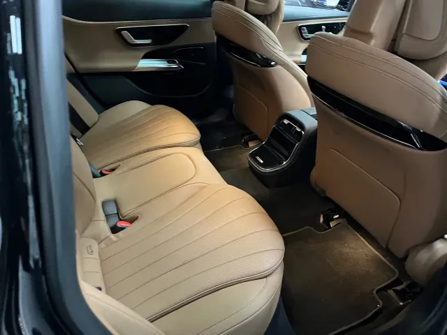 Mercedes-Benz E-Class — Фото автомобиля 8