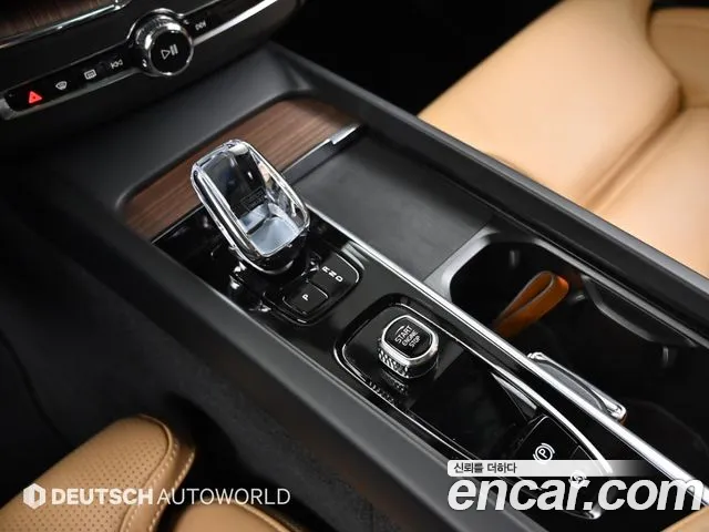 Вольво XC60 — Фото автомобиля 9