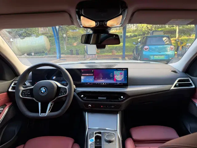 BMW i3 — Фото автомобиля 11