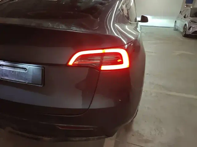 Tesla Model Y — Фото автомобиля 7