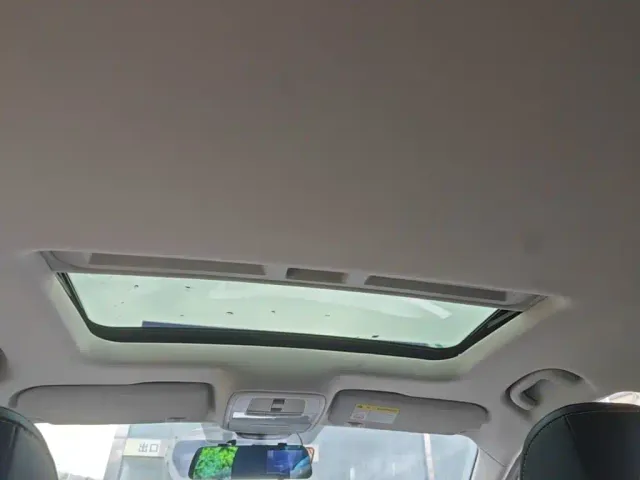 Roewe i5 — Фото автомобиля 17