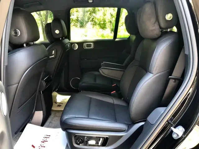 Li Auto L8 — Фото автомобиля 8