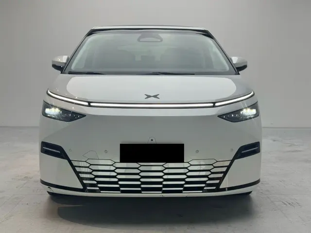 Xpeng X9 — Фото автомобиля 2