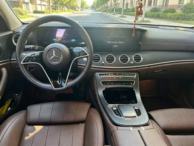 Mercedes-Benz E-Class — Фото автомобиля 4