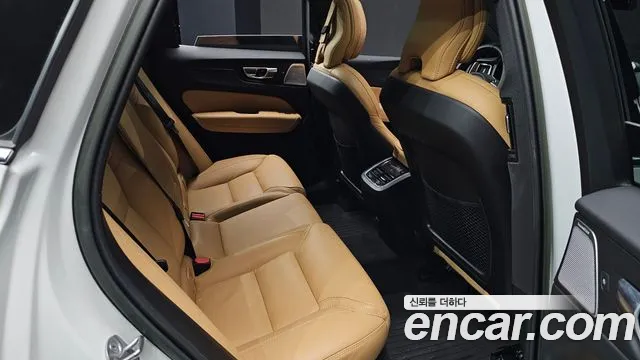 Вольво XC60 — Фото автомобиля 11