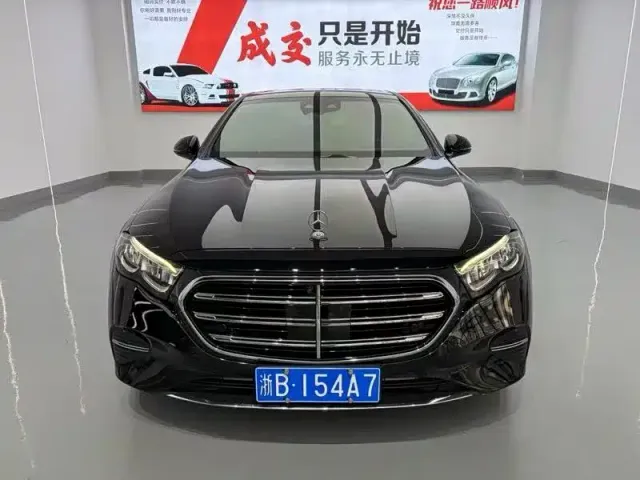 Mercedes-Benz E-Class — Фото автомобиля 2