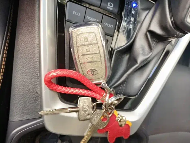 Toyota RAV4 — Фото автомобиля 11