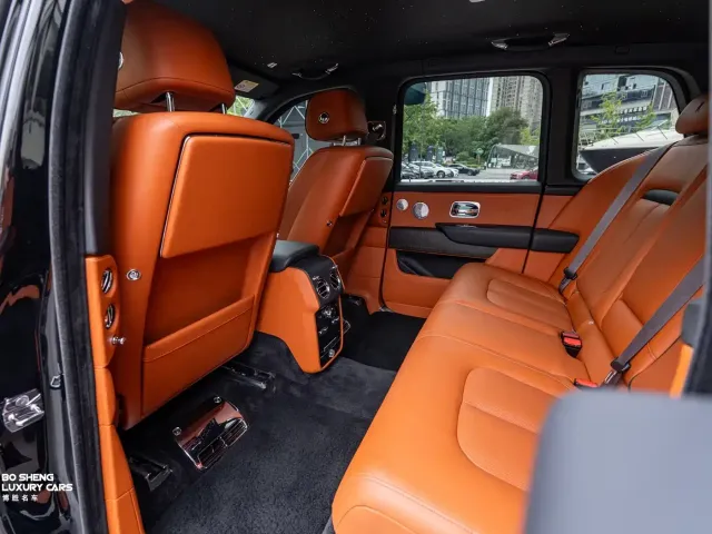 Rolls-Royce Cullinan — Фото автомобиля 11