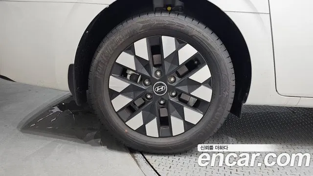 Hyundai Staria Staria 4WD Lounge 9 мест — Фото автомобиля 4