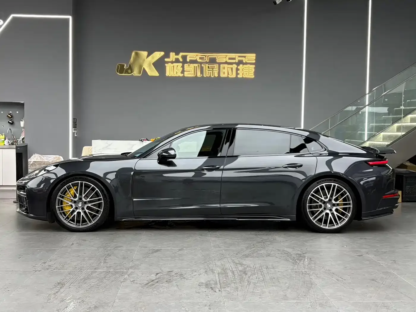 Porsche Panamera 2024 Panamera Executive Long Wheelbase 2.9T — Фото автомобиля 4