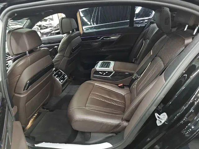 BMW 7 Series — Фото автомобиля 16