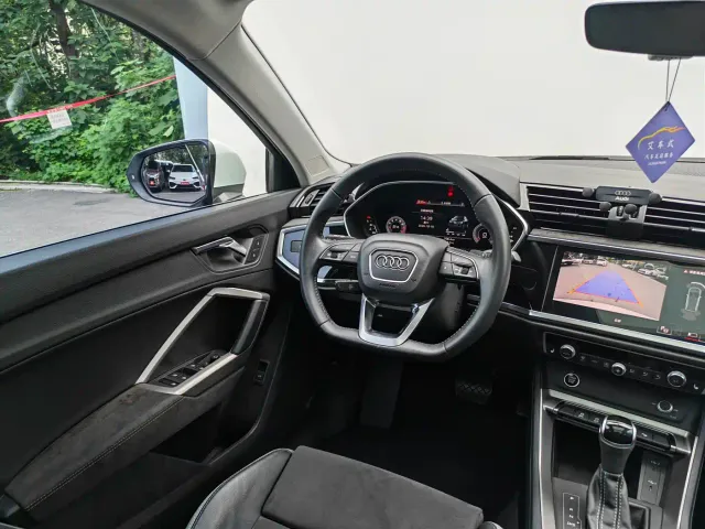 Audi Q3 — Фото автомобиля 25