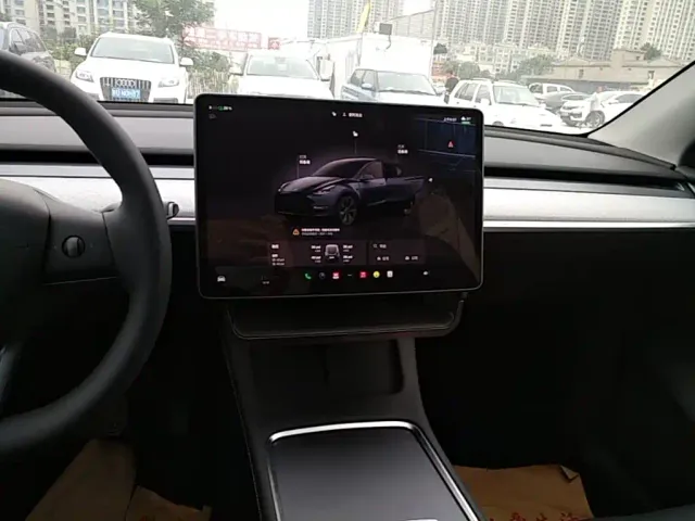 Tesla Model Y — Фото автомобиля 8