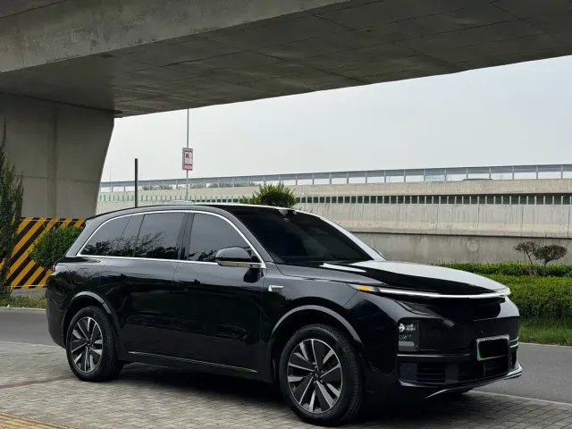 Li Auto L8 — Фото автомобиля 3