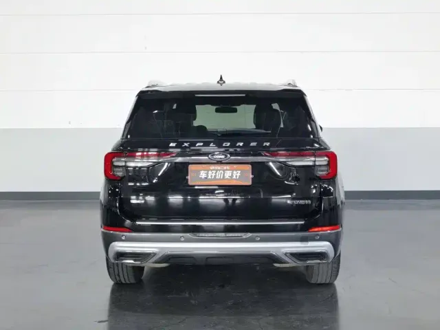 Ford Explorer — Фото автомобиля 4