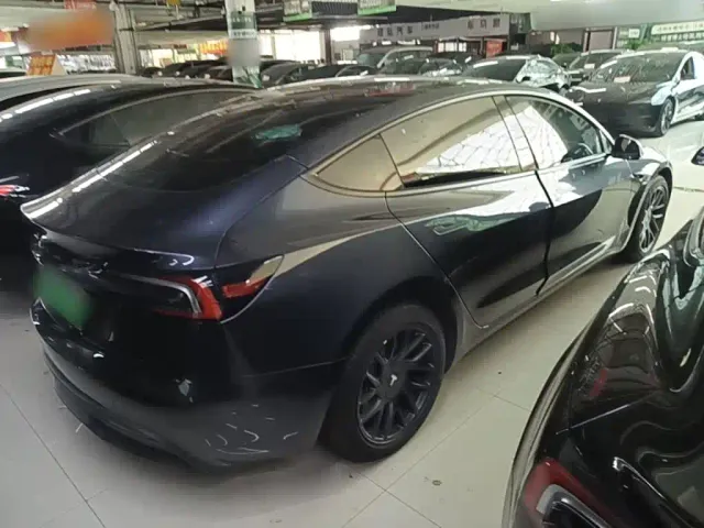 Tesla Model 3 — Фото автомобиля 6